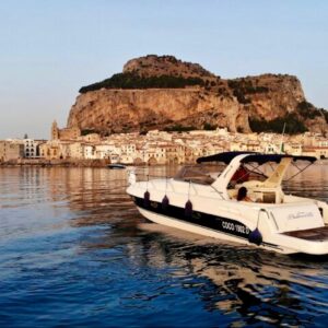 Tour Privato in Mini Yacht con Grotte, Snorkeling e Aperitivo Open Bar